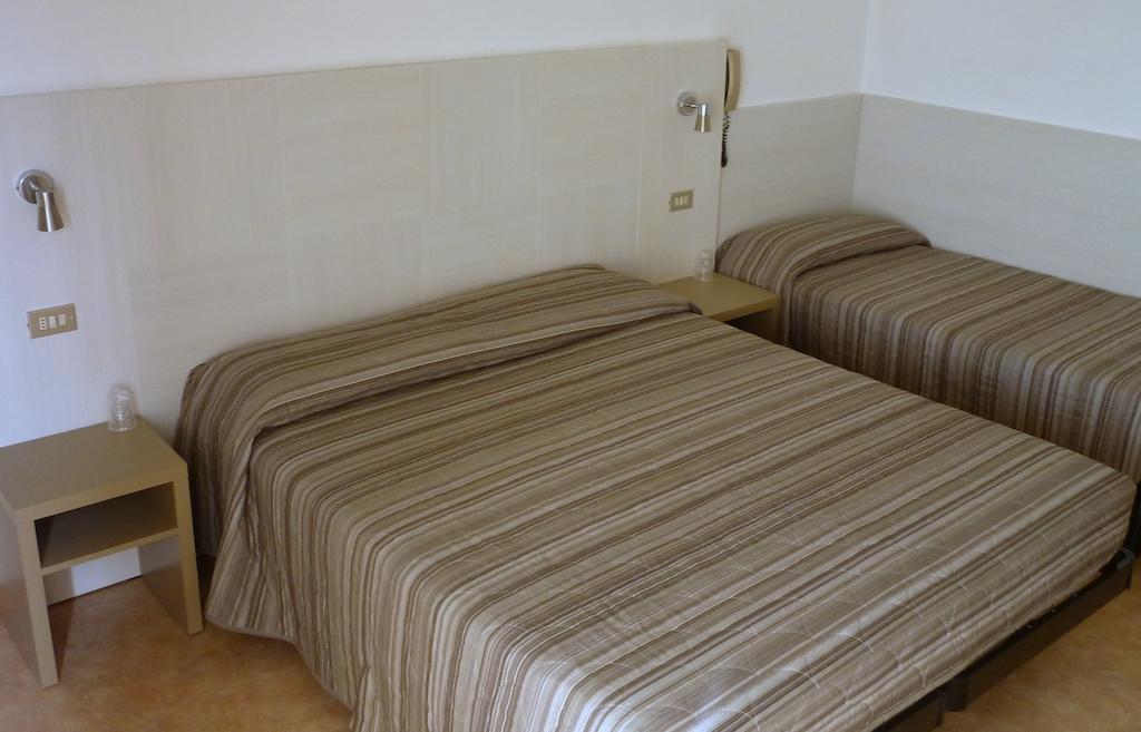 Hotel Solemare Чезенатіко Номер фото