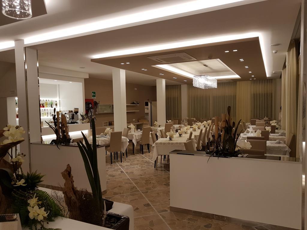 Hotel Solemare Чезенатіко Екстер'єр фото